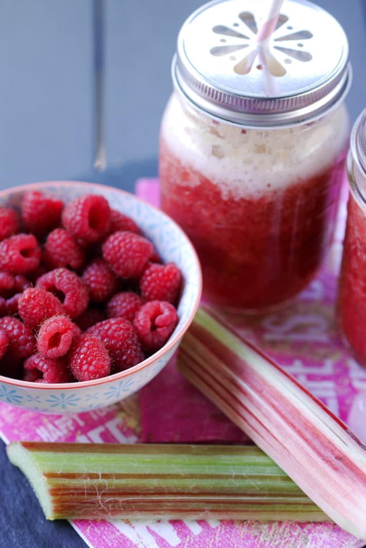Rhabarber Limonade selber machen mit Himbeeren